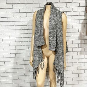 Romeo & Juliet Couture Women’s Gray Fringe Open Knit Vest